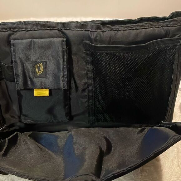 Targus- Small Black Mini Messenger Crossbody Bag for Notebook Tablet IPad- O/S - Picture 8 of 9